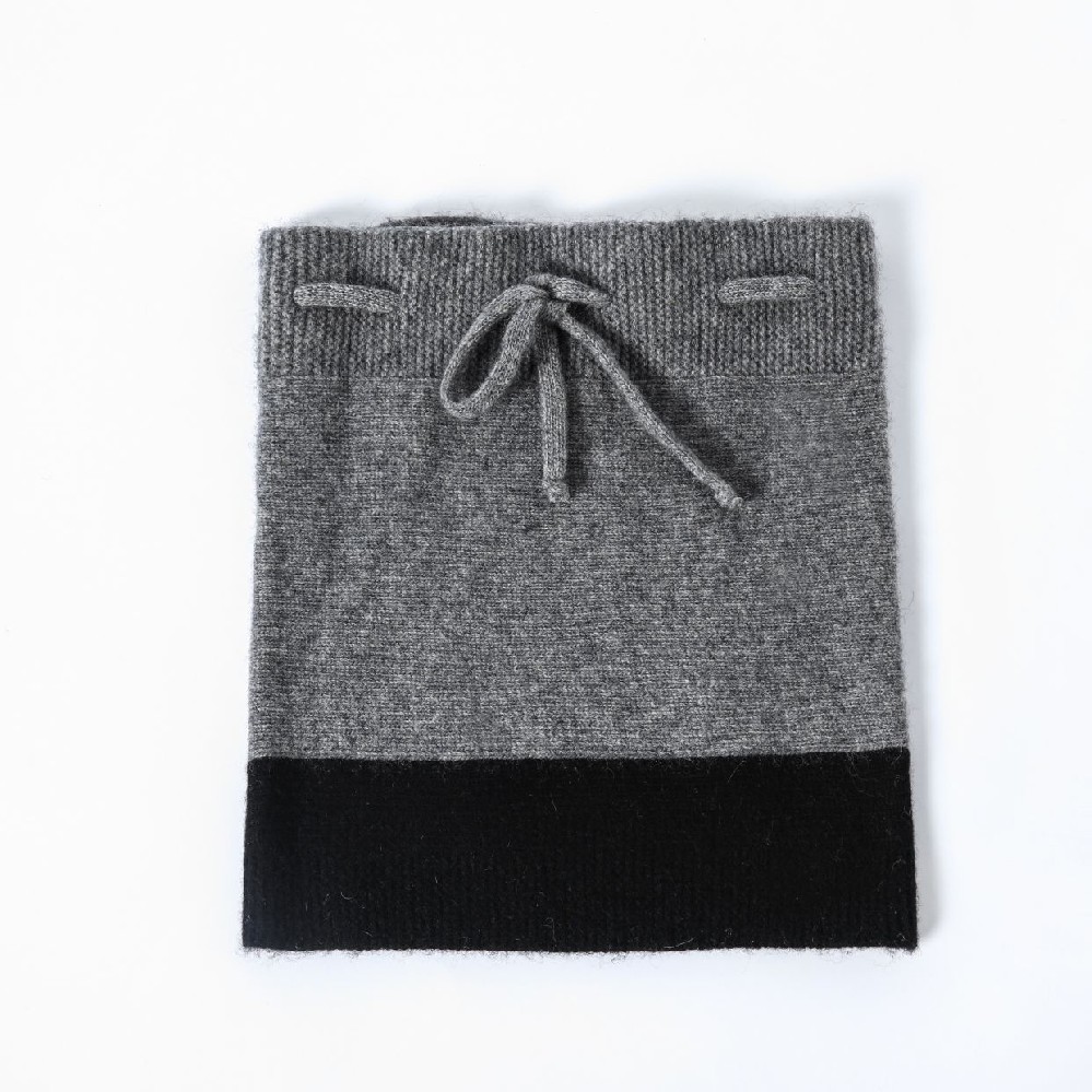 WOMAN CONVINIENT KNITTED HATS