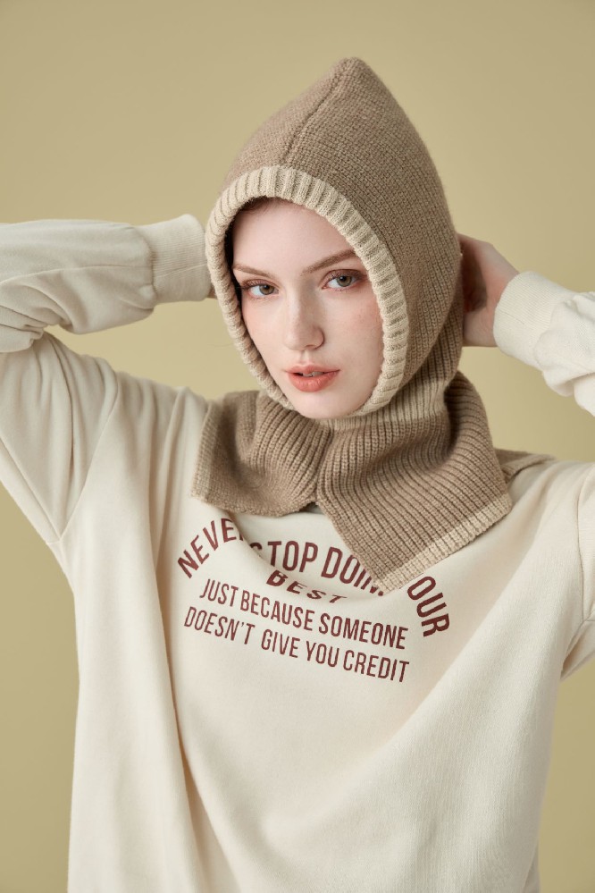 WOMAN WINTER WARM HATS
