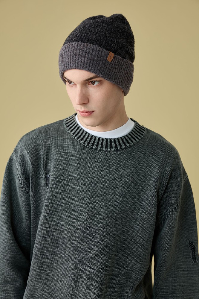 MAN LEATHER PATCH LOGO KNITTED HATS
